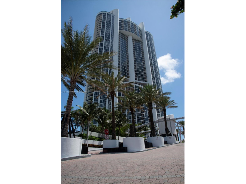 Fantastic high -rise (PH) luxury condo 3 Bedrooms and 3.5 - Beach Condo for sale in Sunny Isles Beach, Florida on Beachhouse.com