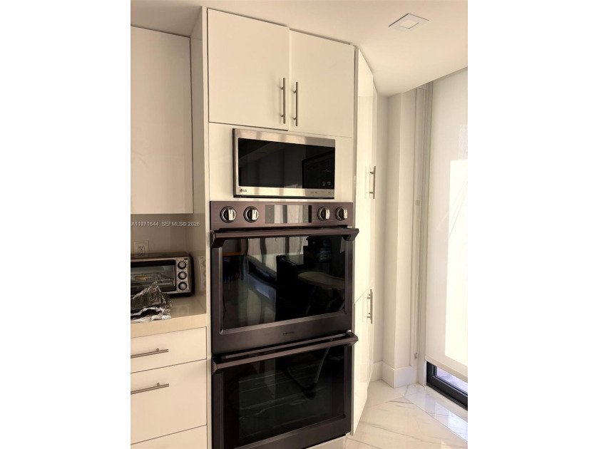 BEAUTIFUL UPGRADED UNIT IN VERY DESIRABLE AND CLASSY TURNBERRY - Beach Condo for sale in Aventura, Florida on Beachhouse.com