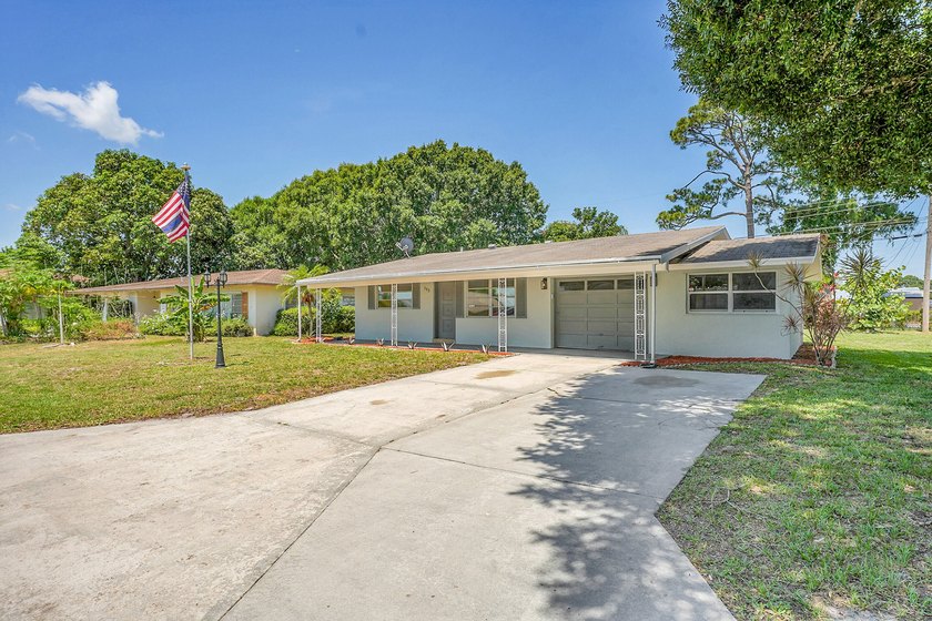 Affordable, Stylish, and Move-In Ready! This beautifully - Beach Home for sale in Port Saint Lucie, Florida on Beachhouse.com