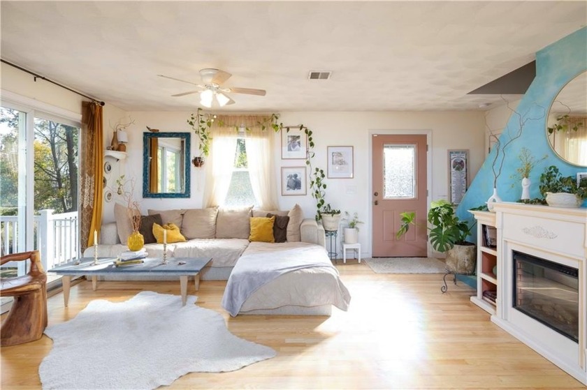 Welcome to your tranquil coastal retreat! This charming home - Beach Home for sale in Warwick, Rhode Island on Beachhouse.com