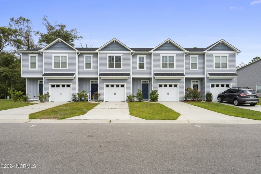 Welcome to this beautifully maintained 3-bedroom, 2.5-bath - Beach Townhome/Townhouse for sale in Hampstead, North Carolina on Beachhouse.com