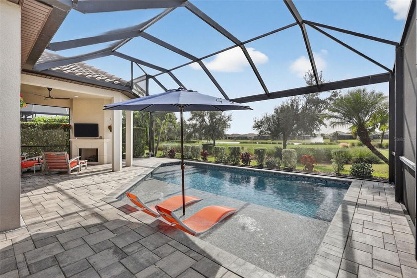 Welcome to this stunning detached golf and pool home in the - Beach Home for sale in Bradenton, Florida on Beachhouse.com