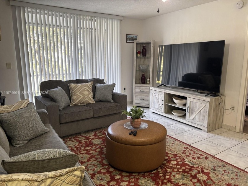 IMPECCABLE! THIS GORGEOUS ONE BEDROOM ONE BATHROOM UNIT HAS AN - Beach Condo for sale in Aventura, Florida on Beachhouse.com