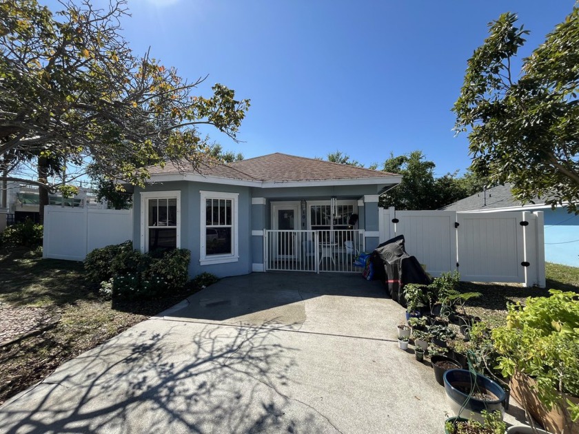 Upgraded Home in West Palm Beach packed with modern upgrades - Beach Home for sale in West Palm Beach, Florida on Beachhouse.com