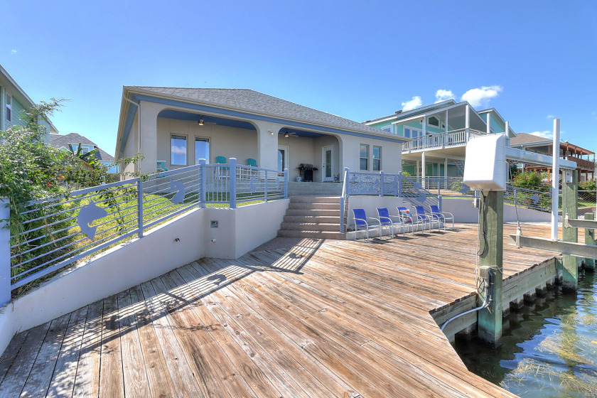 Canal Front! Dock! Boat Lift! Game Room! 5 bedroom, 3 bathroom - Beach Vacation Rentals in Rockport, Texas on Beachhouse.com