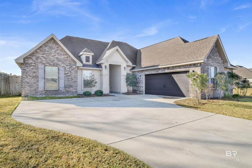 Don't miss taking a look at this beautiful well maintained home - Beach Home for sale in Foley, Alabama on Beachhouse.com