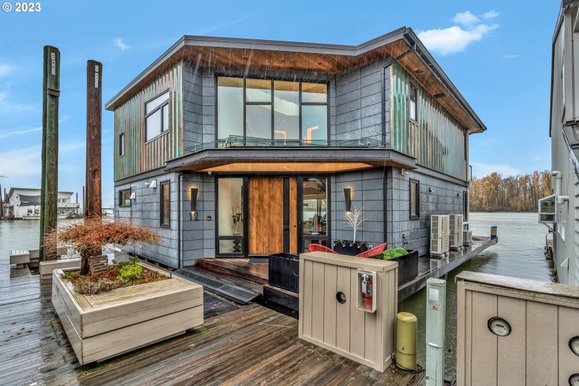 Discover unparalleled luxury in this prime end slip smart Savant - Beach Home for sale in Portland, Oregon on Beachhouse.com