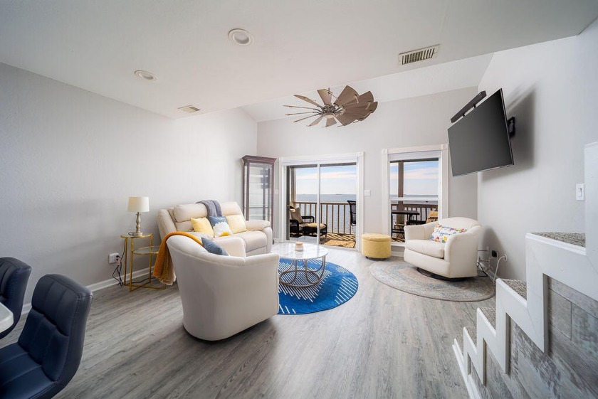 Imagine living just 11 miles from Navarre Beach or 15 miles from - Beach Condo for sale in Gulf Breeze, Florida on Beachhouse.com