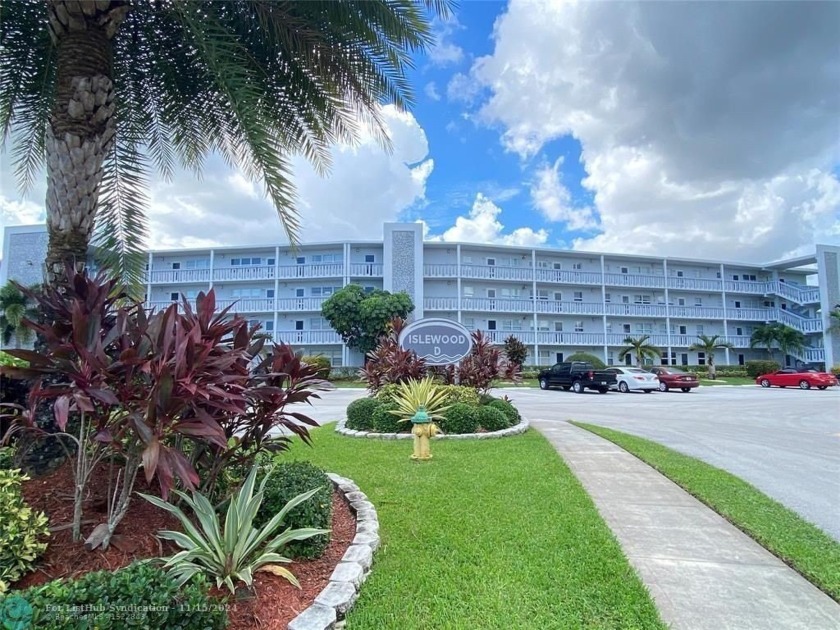 Charming extremely well maintained 1 bedroom, 1.5 bathroom 1st - Beach Condo for sale in Deerfield Beach, Florida on Beachhouse.com