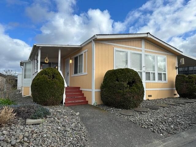 Well-maintained home in a desirable senior park. This spacious - Beach Home for sale in Fortuna, California on Beachhouse.com
