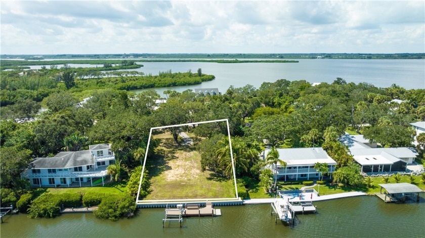 Great opportunity to build your dream home on a beautiful - Beach Lot for sale in Vero Beach, Florida on Beachhouse.com