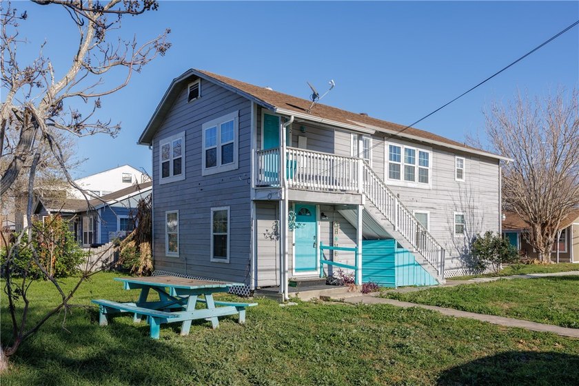 Ready to just move in or move in AND rent out! Welcome to a - Beach Home for sale in Corpus Christi, Texas on Beachhouse.com