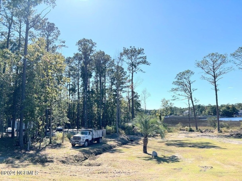 WATERFRONT LOT in Hadnot Creek subdivision. This subdivision - Beach Lot for sale in Swansboro, North Carolina on Beachhouse.com