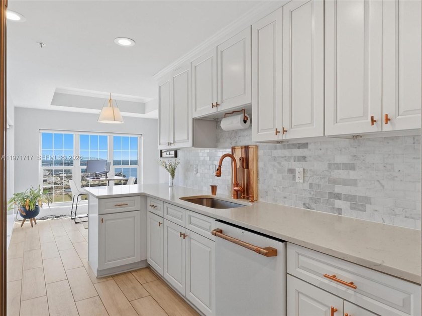 SHOWS LIKE A MODEL! Beautifully updated 3BR/2BA RIVERFRONT condo - Beach Condo for sale in Jacksonville, Florida on Beachhouse.com