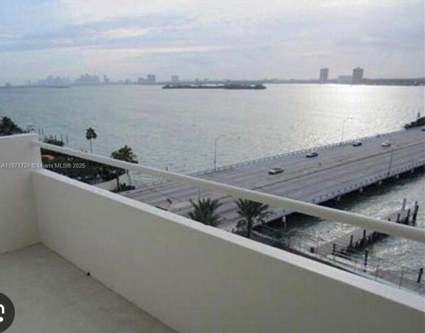 SPECTACULAR BAY VIEWS IN THIS BEAUTIFUL STUDIO ON THE 9TH FLOOR - Beach Condo for sale in North Bay Village, Florida on Beachhouse.com