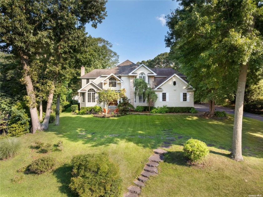 Welcome to this luxurious 5 bedroom Post Modern home nestled on - Beach Home for sale in Setauket, New York on Beachhouse.com