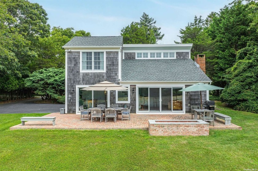 Classic expanded Saltbox with open concept floor plan and - Beach Home for sale in Southold, New York on Beachhouse.com