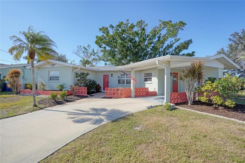 Looking for a house with no HOA or CDD fees?  This home is for - Beach Home for sale in Venice, Florida on Beachhouse.com