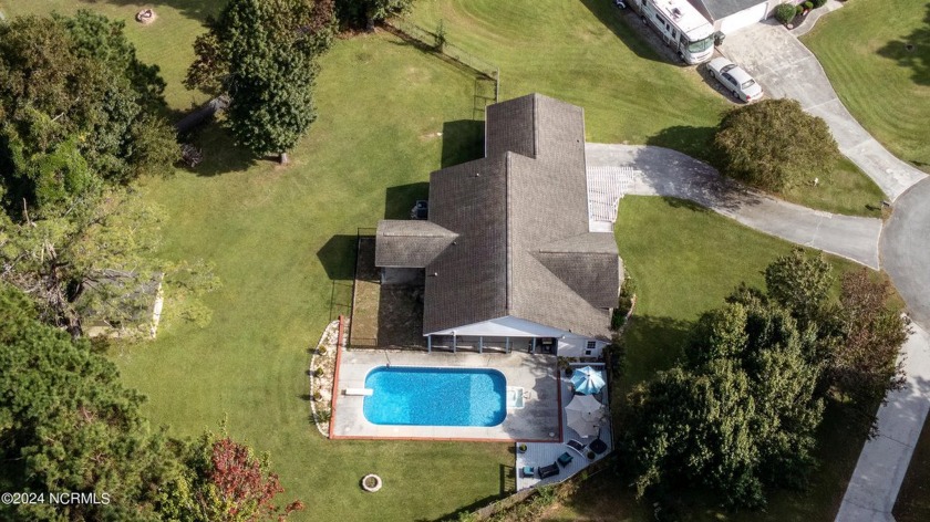 Welcome to this well maintained home - lots to love with this - Beach Home for sale in Hubert, North Carolina on Beachhouse.com