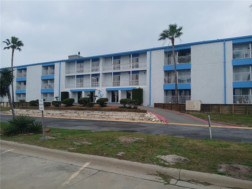 3/2 Condo with two assigned parking spaces, fully furnished and - Beach Condo for sale in Corpus Christi, Texas on Beachhouse.com
