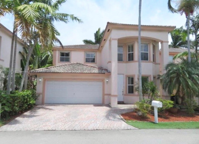 Come and see this beautiful home, move and ready with many - Beach Townhome/Townhouse for sale in Dania, Florida on Beachhouse.com