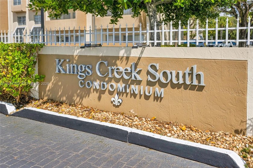 KINGS CREEK SOUTH BEAUTIFULLY UPDATED 1/1.5 TOP FLOOR CORNER - Beach Condo for sale in Miami, Florida on Beachhouse.com