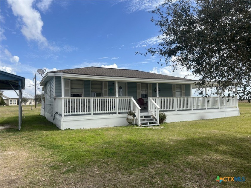 This fixer-upper is a flipper's dream. Three bedrooms, two - Beach Home for sale in Port Lavaca, Texas on Beachhouse.com