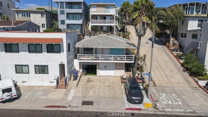 Charming Duplex in Prime Manhattan Beach Location! Nestled on - Beach Townhome/Townhouse for sale in Manhattan Beach, California on Beachhouse.com