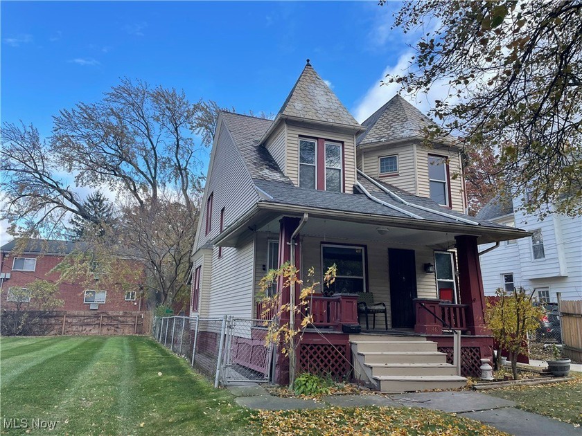 This charming Victorian-style duplex in Lakewood, Ohio offers - Beach Home for sale in Lakewood, Ohio on Beachhouse.com