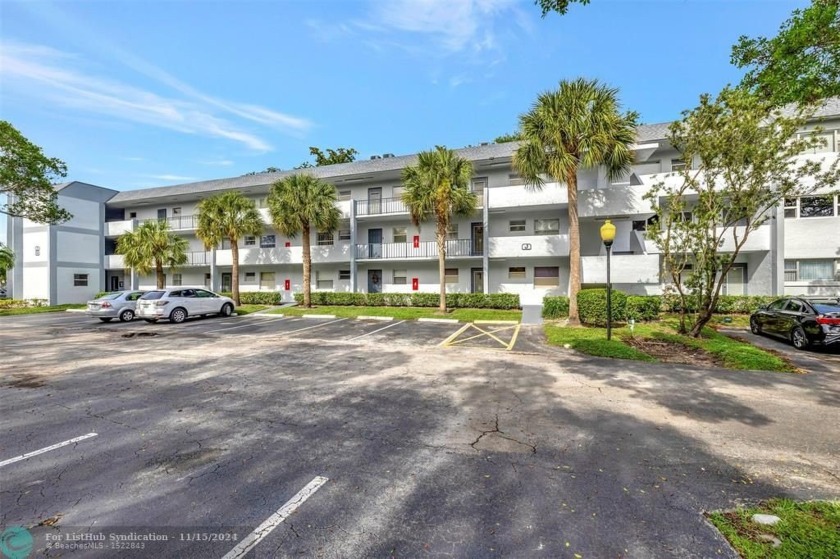 An immaculate apartment, well-kept by its owner. Open floor plan - Beach Condo for sale in Fort Lauderdale, Florida on Beachhouse.com