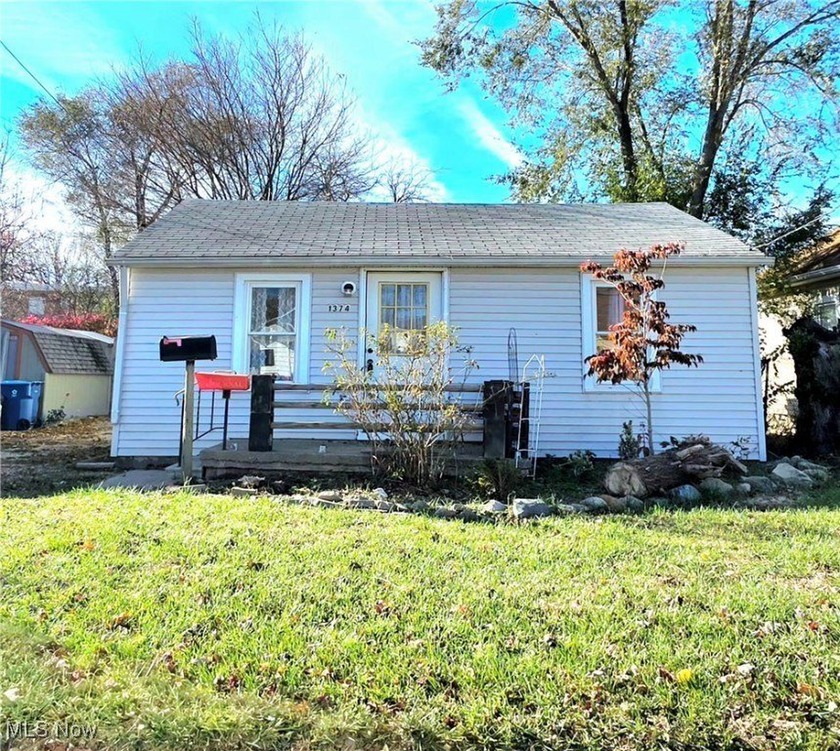 Welcome HOME to 1374 Nichols St in Lorain! A charming and - Beach Home for sale in Lorain, Ohio on Beachhouse.com