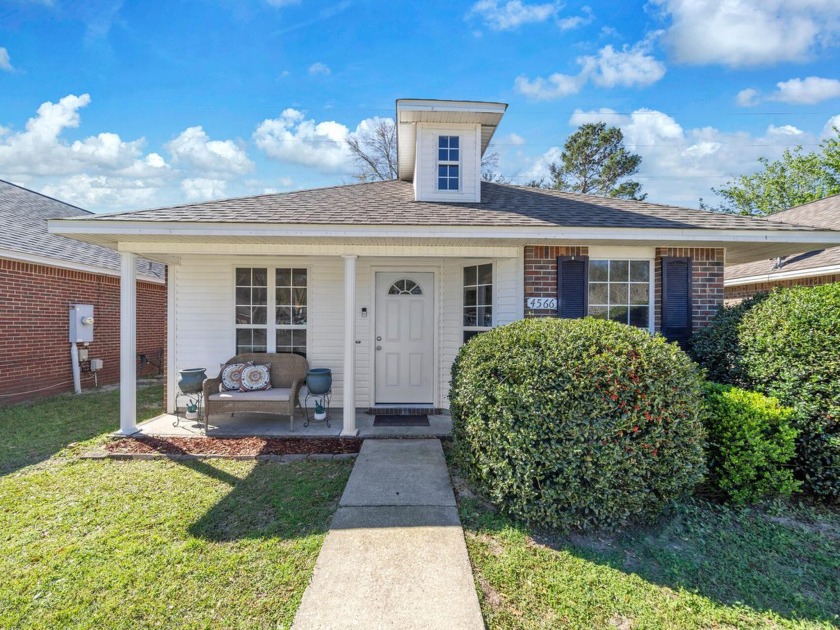 Charming  low-maintenance home in The Bungalows at Bluewater Bay - Beach Home for sale in Niceville, Florida on Beachhouse.com