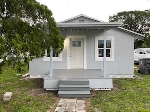 Beautiful completely renovated 2 Bedroom,1 bath home. Just - Beach Home for sale in West  Palm  Beach, Florida on Beachhouse.com