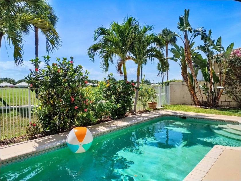 Welcome to 1219 Avondale Lane-a beautifully maintained, move-in - Beach Home for sale in West Palm Beach, Florida on Beachhouse.com