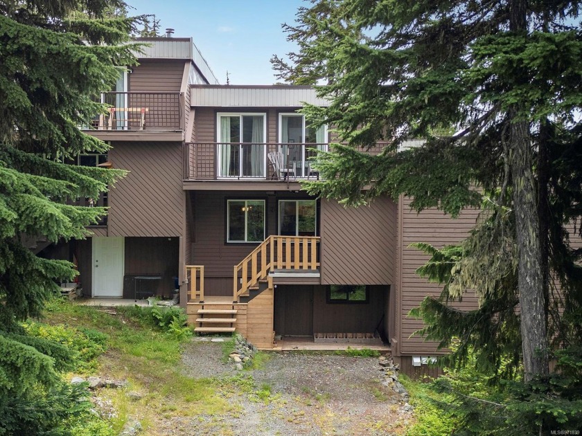 Fantastic opportunity to own a charming family townhome in the - Beach Townhome/Townhouse for sale in Courtenay,  on Beachhouse.com