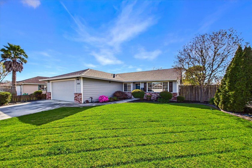 This beautifully maintained 3-bedroom, 2-bath single-story home - Beach Home for sale in Fortuna, California on Beachhouse.com