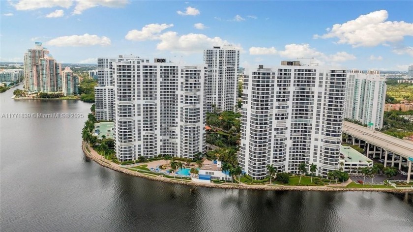 Stunning & Sophisticated 2/2 with views of the Intracoastal - Beach Condo for sale in Aventura, Florida on Beachhouse.com