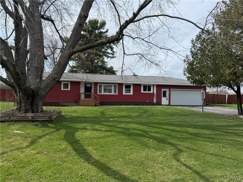 Bring your suitcase ready cozy 3 bedroom 1.5 bath ranch home - Beach Home for sale in Chaumont, New York on Beachhouse.com
