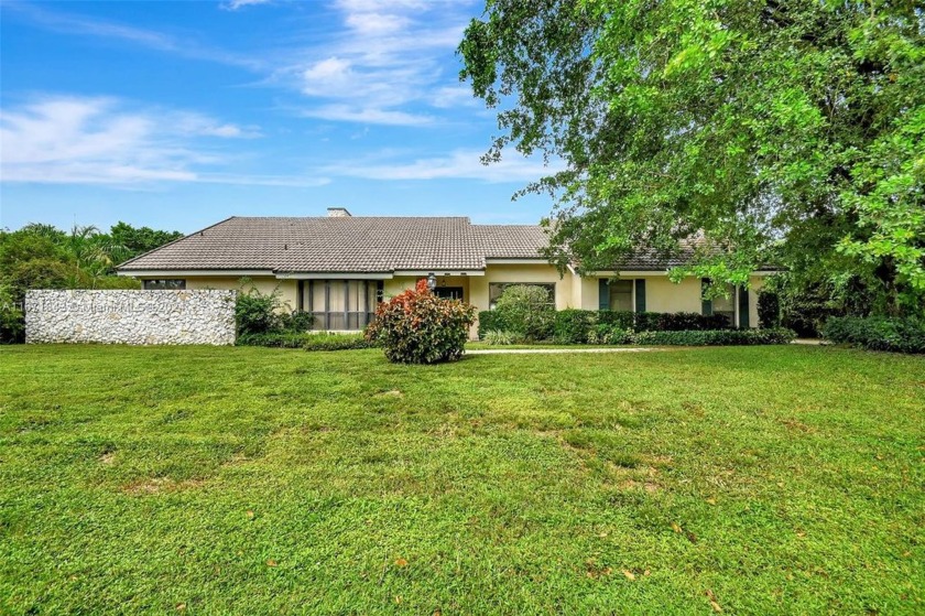 Large spacious home carpeted throughout just ready for its next - Beach Home for sale in Boynton Beach, Florida on Beachhouse.com