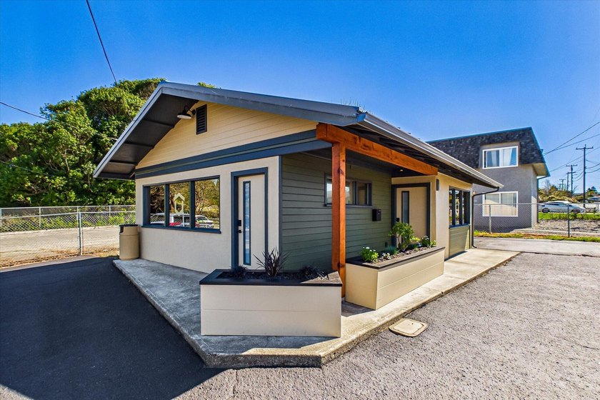 Rare opportunity to own a turnkey commercial property in a high - Beach Commercial for sale in Fortuna, California on Beachhouse.com