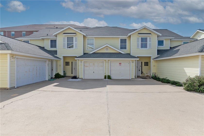 Fully furnished, 3 bedroom, 2.5 bathroom townhome within walking - Beach Townhome/Townhouse for sale in Corpus Christi, Texas on Beachhouse.com