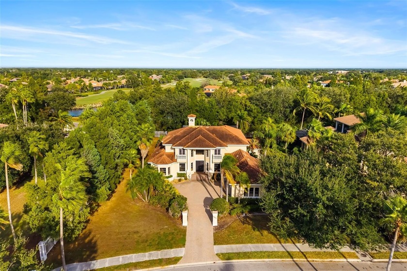 You've dreamt of your own renovation project, flipping thru - Beach Home for sale in Lakewood Ranch, Florida on Beachhouse.com