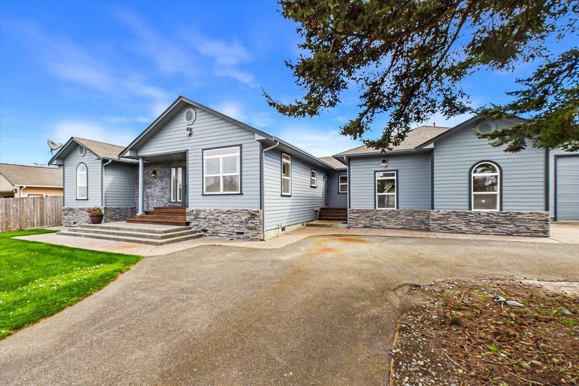 Wow--this spectacular property truly has it all! This - Beach Home for sale in Eureka, California on Beachhouse.com