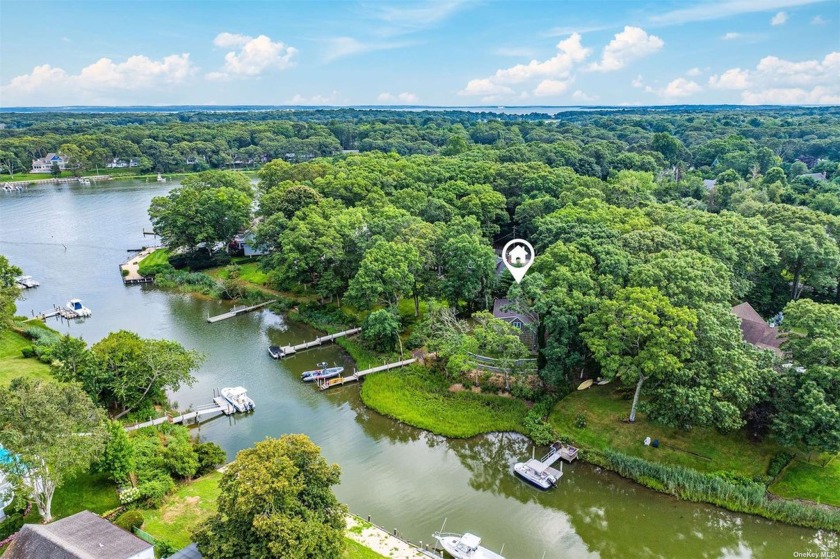 Charming, Sleek, and Sexy waterfront cape-style home with - Beach Home for sale in Southold, New York on Beachhouse.com