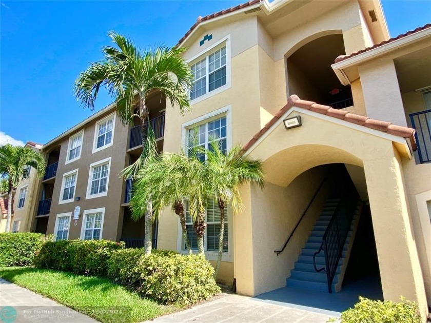 Beautifully & spacious penthouse 2/2 condo with balcony, vaulted - Beach Condo for sale in Delray Beach, Florida on Beachhouse.com