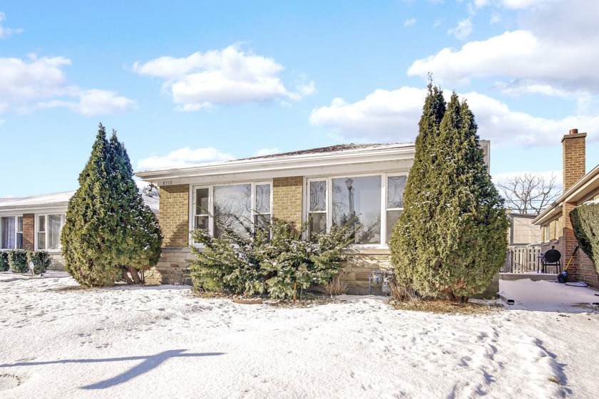 Beautiful Remodeled Ranch home in Skokie  is ready for the new - Beach Home for sale in Skokie, Illinois on Beachhouse.com