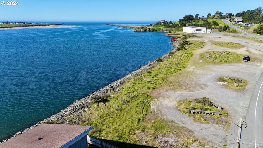 Wow this is an incredible piece of land! The combination of - Beach Commercial for sale in Gold Beach, Oregon on Beachhouse.com