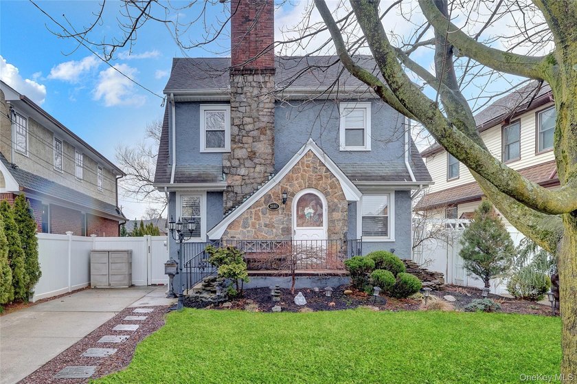 Welcome to a house that truly feels like home. This charming - Beach Home for sale in Oceanside, New York on Beachhouse.com