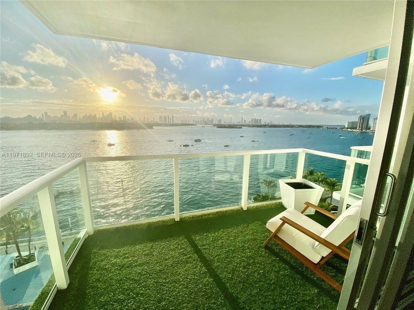 Million Dollar views!!! Enjoy amazing sunsets and unparalleled - Beach Condo for sale in Miami Beach, Florida on Beachhouse.com