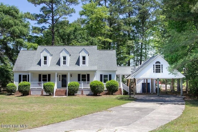 This pretty cape cod in a great neighborhood has lots to offer - Beach Home for sale in Washington, North Carolina on Beachhouse.com